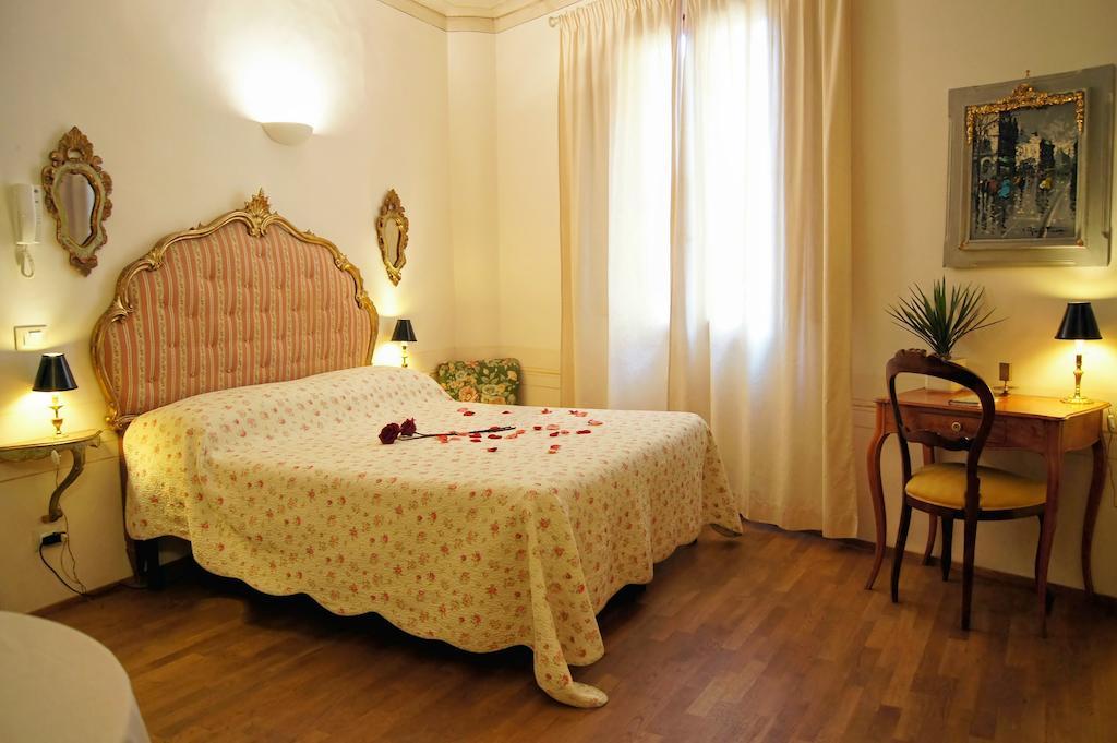 Melarancio Apartments Florence Room photo